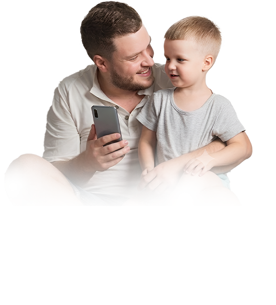 Mídia Kit Dia dos Pais 2025 - IMMakers 4DS Imagem de um pai segurando o filho no colo